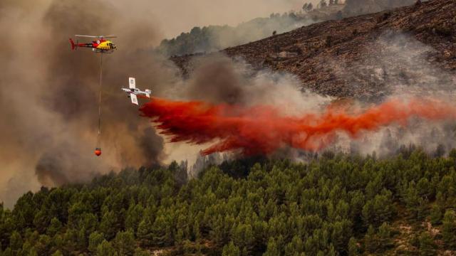 Labores de extinción en el incendio de Bejís, en Castellón, en agosto de 2022.