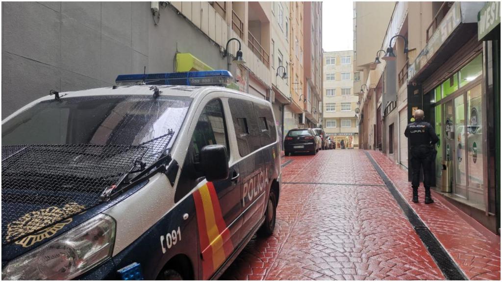 Policía Nacional en la sede de STL.