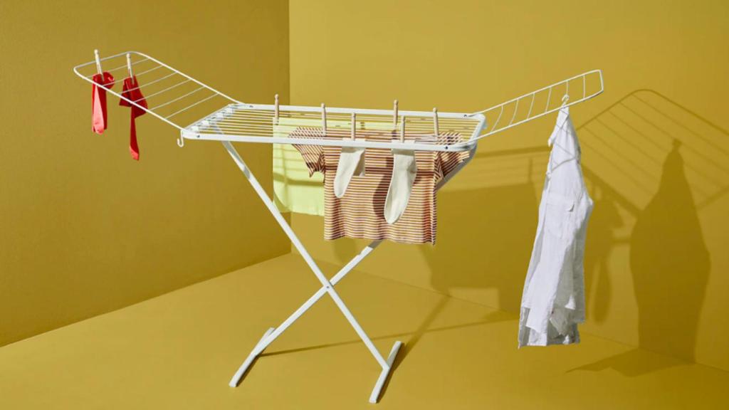 Foto de IKEA de un tendedero, así le llaman, para el interior de la casa.