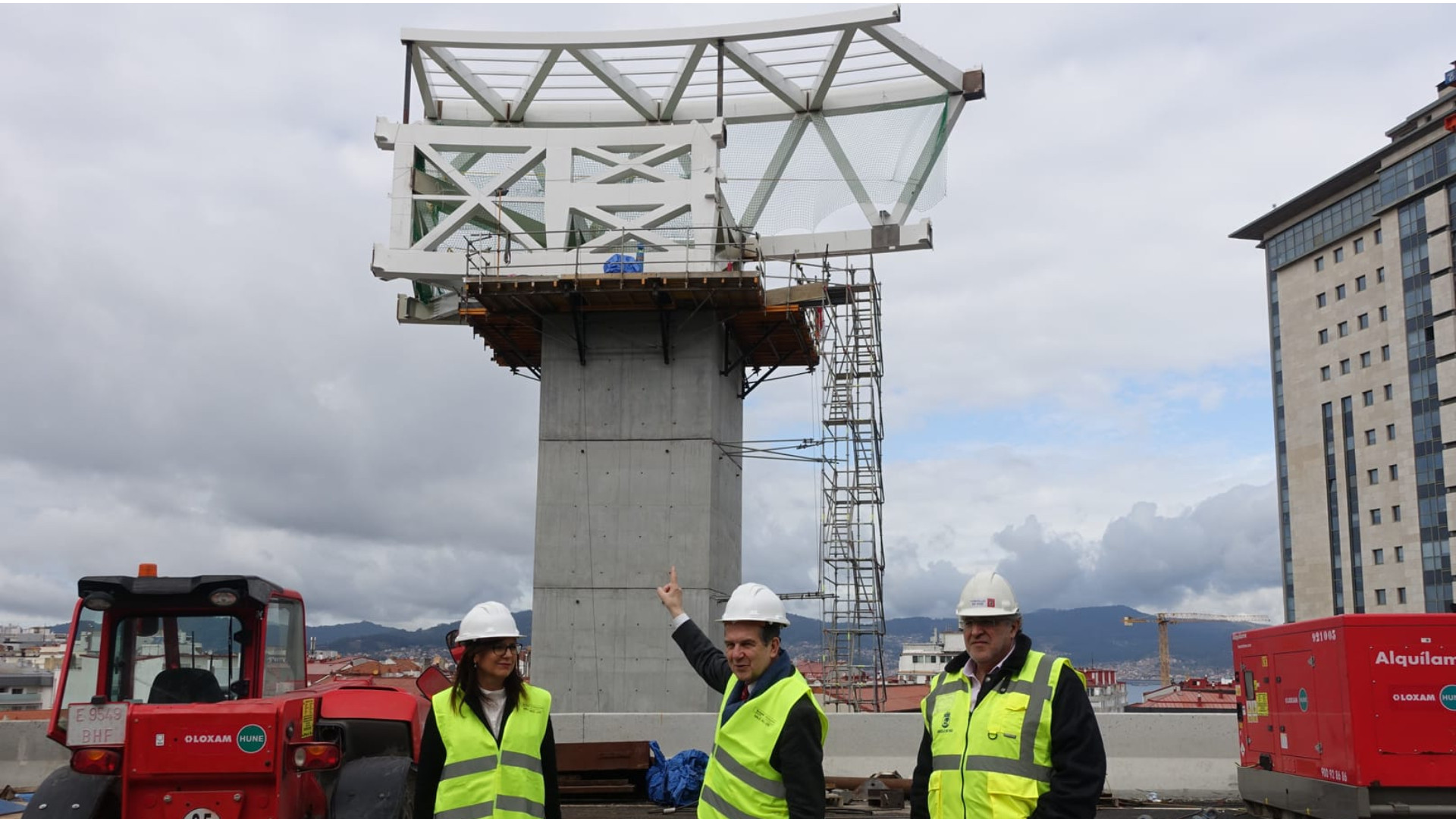 Abel Caballero ha visitado las obras del Halo. Fotos: Concello de Vigo