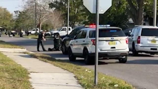 Momento de la detención de Keith Melvin Moses, de 19 años, autor de los disparos.