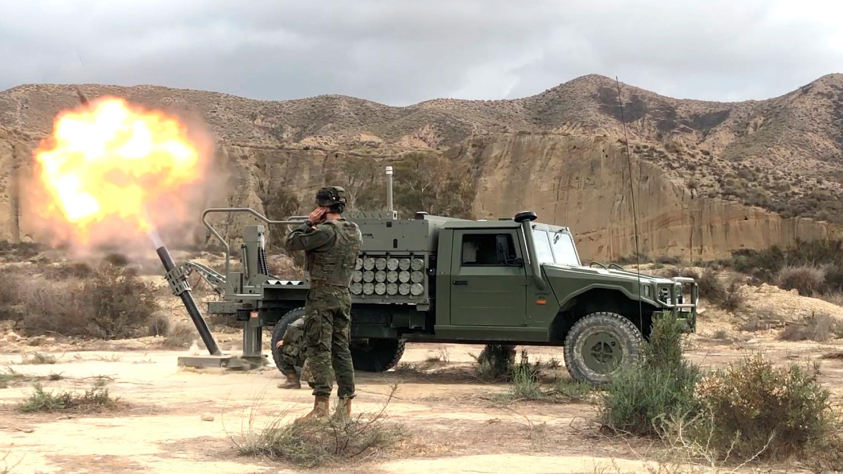 El portamortero Alakrán en una prueba de fuego embarcado en un URO VAMTAC