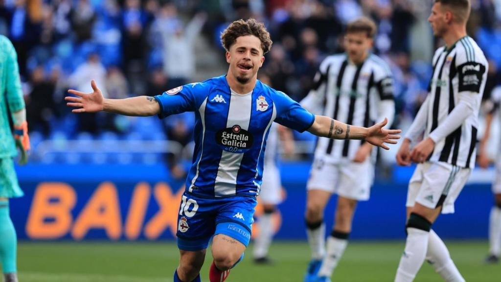Mario Soriano celebra su gol contra el Badajoz.