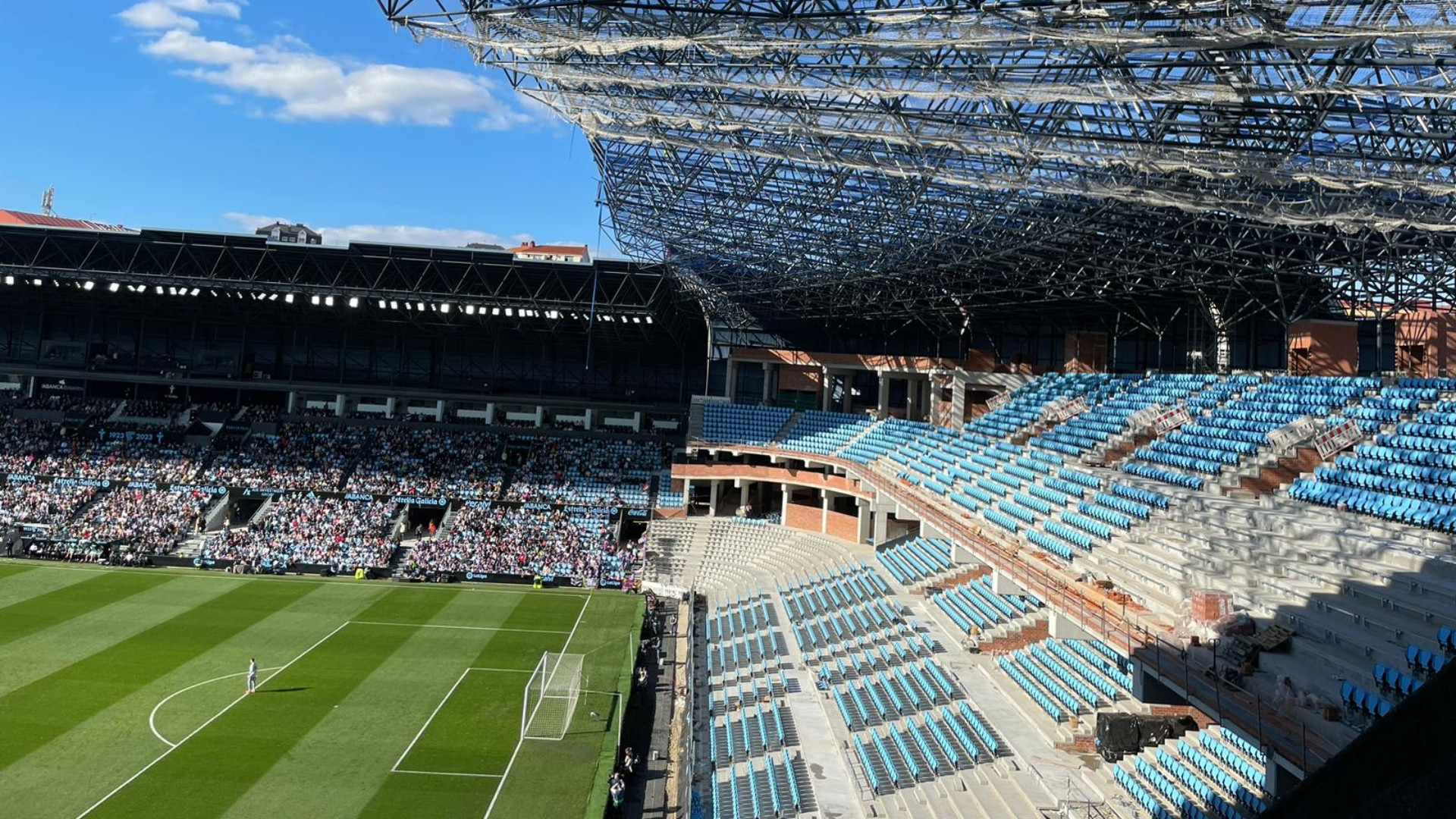 Estado de las obras en la grada de Marcador en el partido ante el Valladolid. Foto: Treintayseis