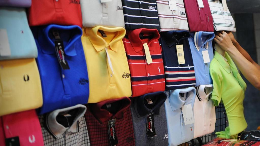 Interceptan en Valdoviño (A Coruña) a un hombre que transportaba 123 prendas falsificadas