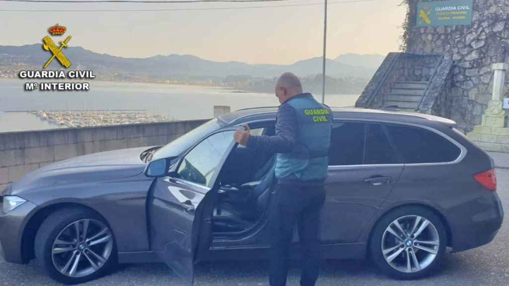 Coche incautado al detenido, que lo adquirió con el dinero de las estafas.