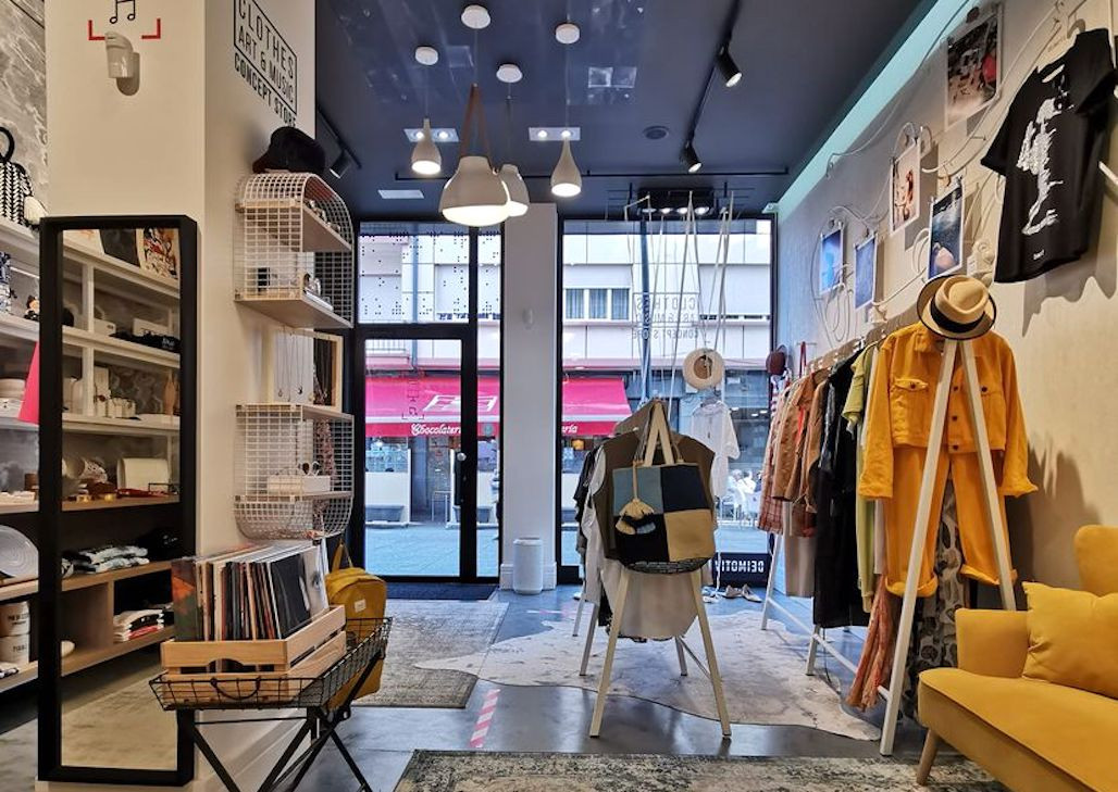 Interior del concept store en Vilagarcía de Arousa. Foto: Deimotiv