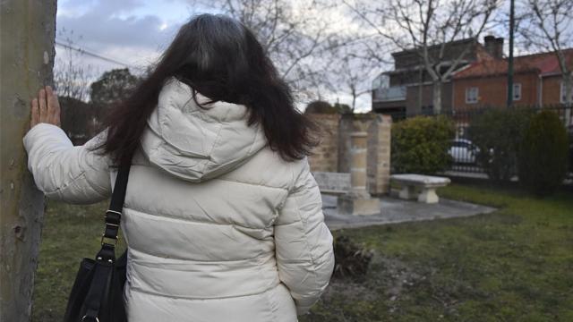 María Fernanda de espaldas