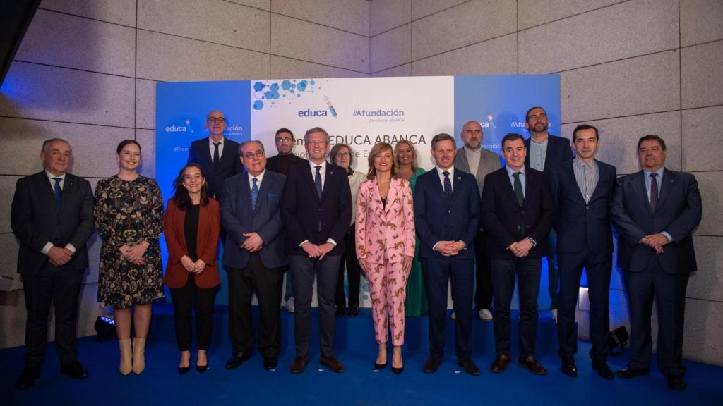 Foto de familia de la entrega de premios Educa Abanca en A Coruña.