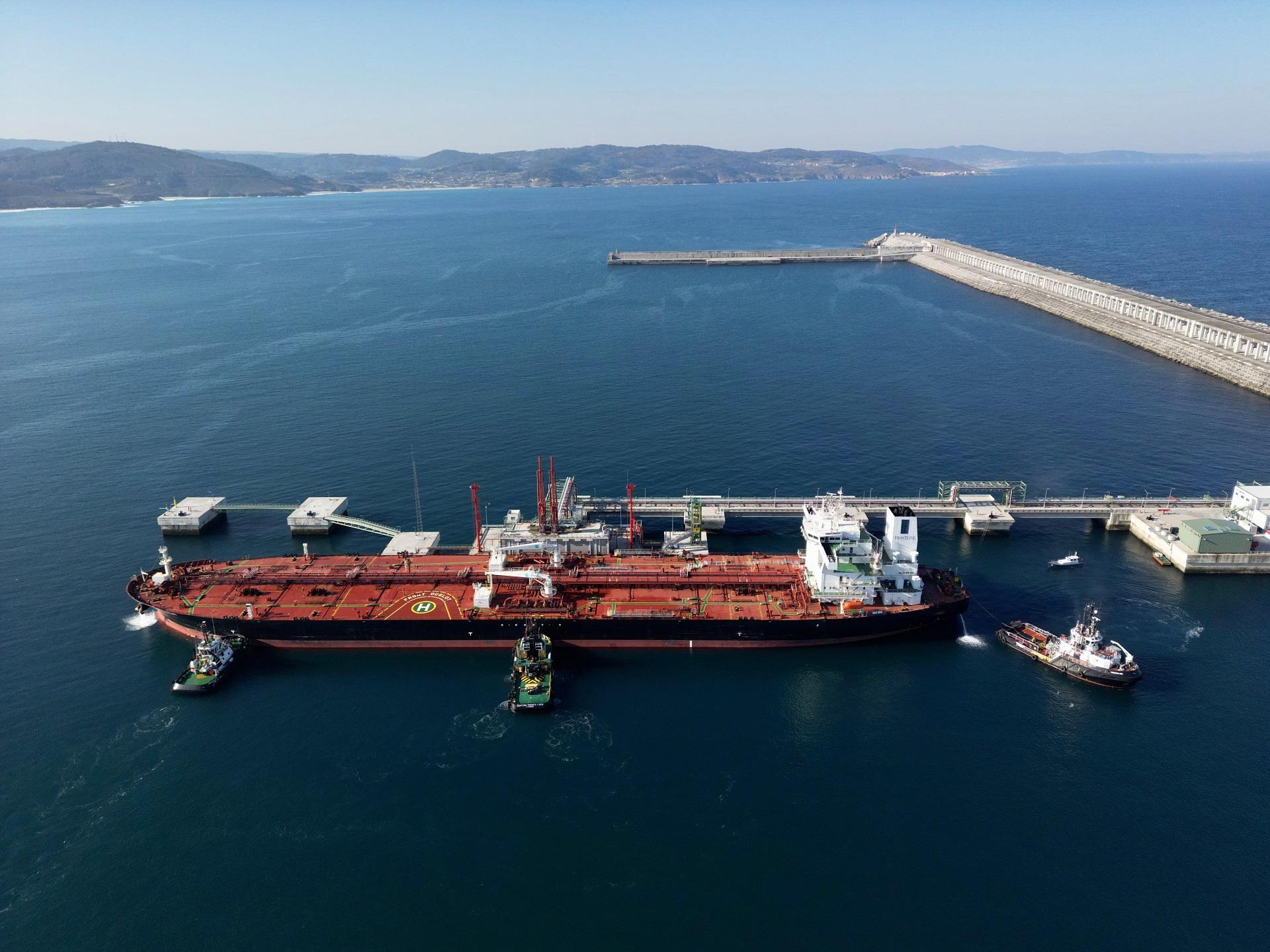 El Front Ocelot deja el Puerto Exterior de Punta Langosteira (Autoridad Portuaria de A Coruña).