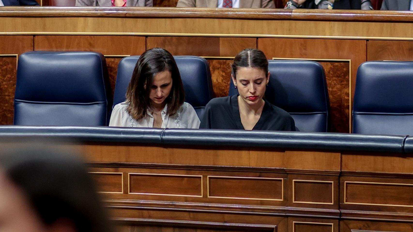 Irene Montero e Ione Belarra en la bancada del Congreso durante la toma de consideración sobre la reforma de la ley del 'sólo sí es sí'.