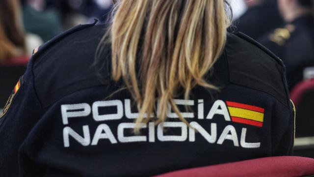 Una agente de la Policía Nacional.