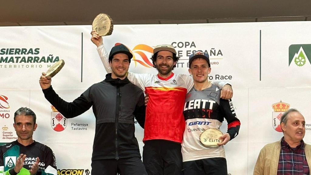 Veiga (derecha de la imagen) con sus compañeros de podio el domingo