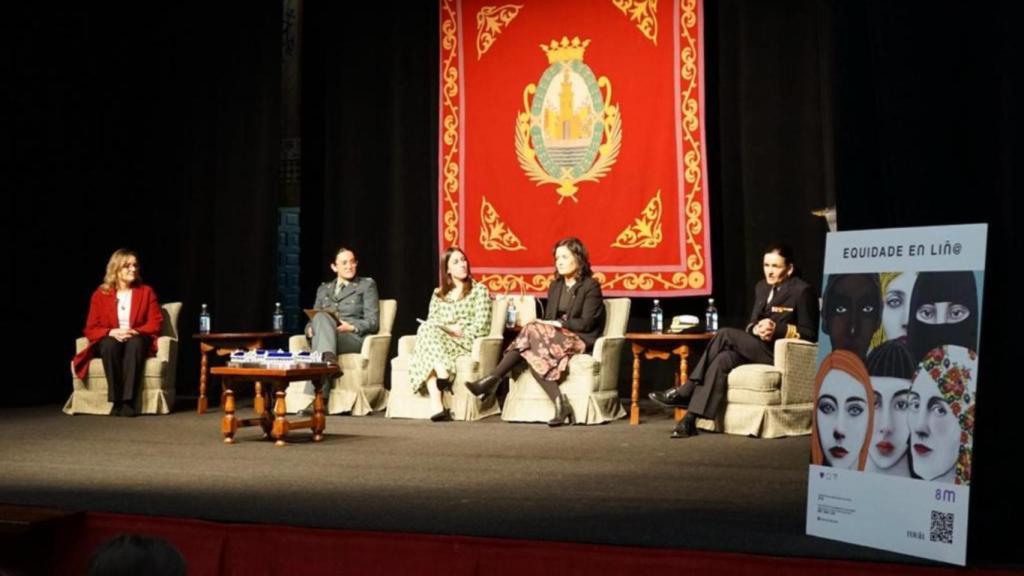 El coloquio se celebró en el auditorio del Torrente Ballester