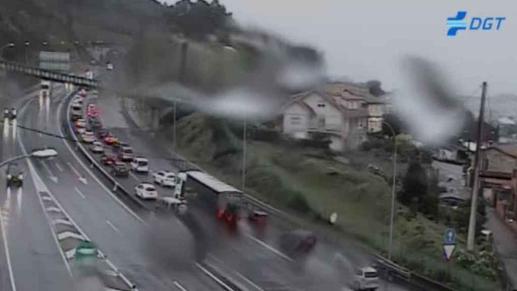Retenciones en la AP-9 en Vigo a causa de un accidente.