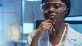 Imagen de archivo de una científica. iStock