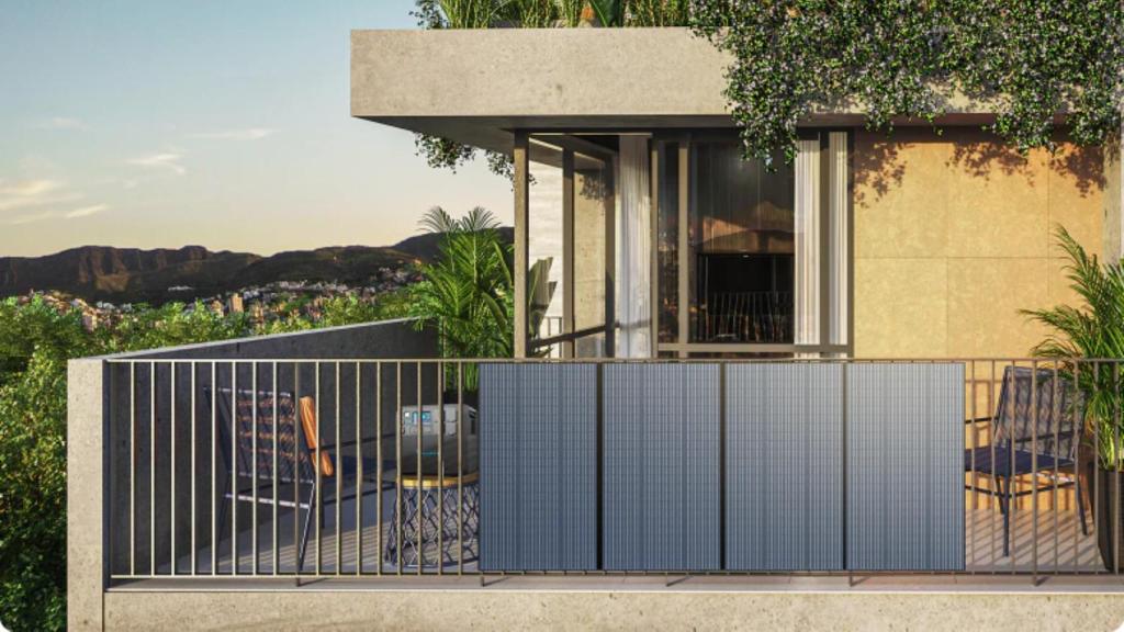 El panel solar para balcones de Bluetti.