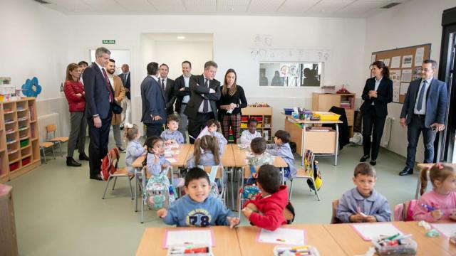 García-Page avanza más de 75 millones de euros para rutas escolares y comedores