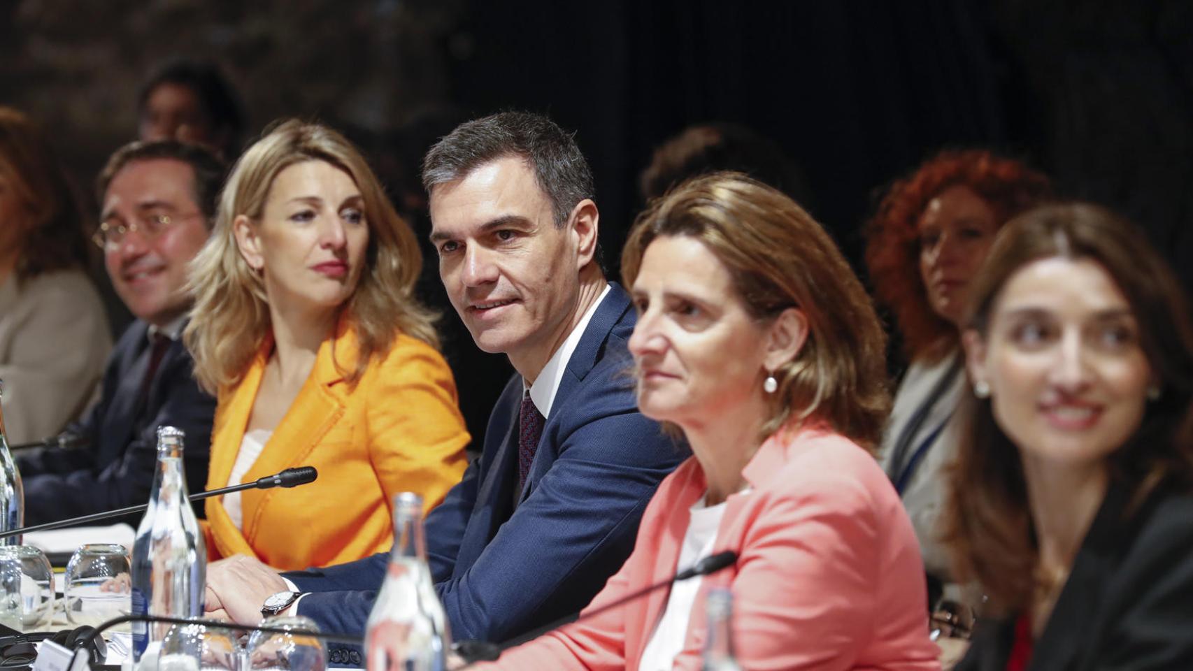 José Manuel Albares, Yolanda Díaz, Pedro Sánchez, Teresa Ribera y Pilar Llop, este miércoles en la Cumbre Hispano-Portuguesa.