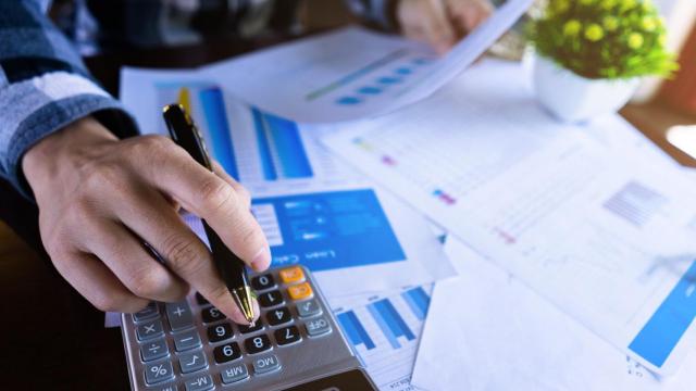 Calcular la factura de la luz.