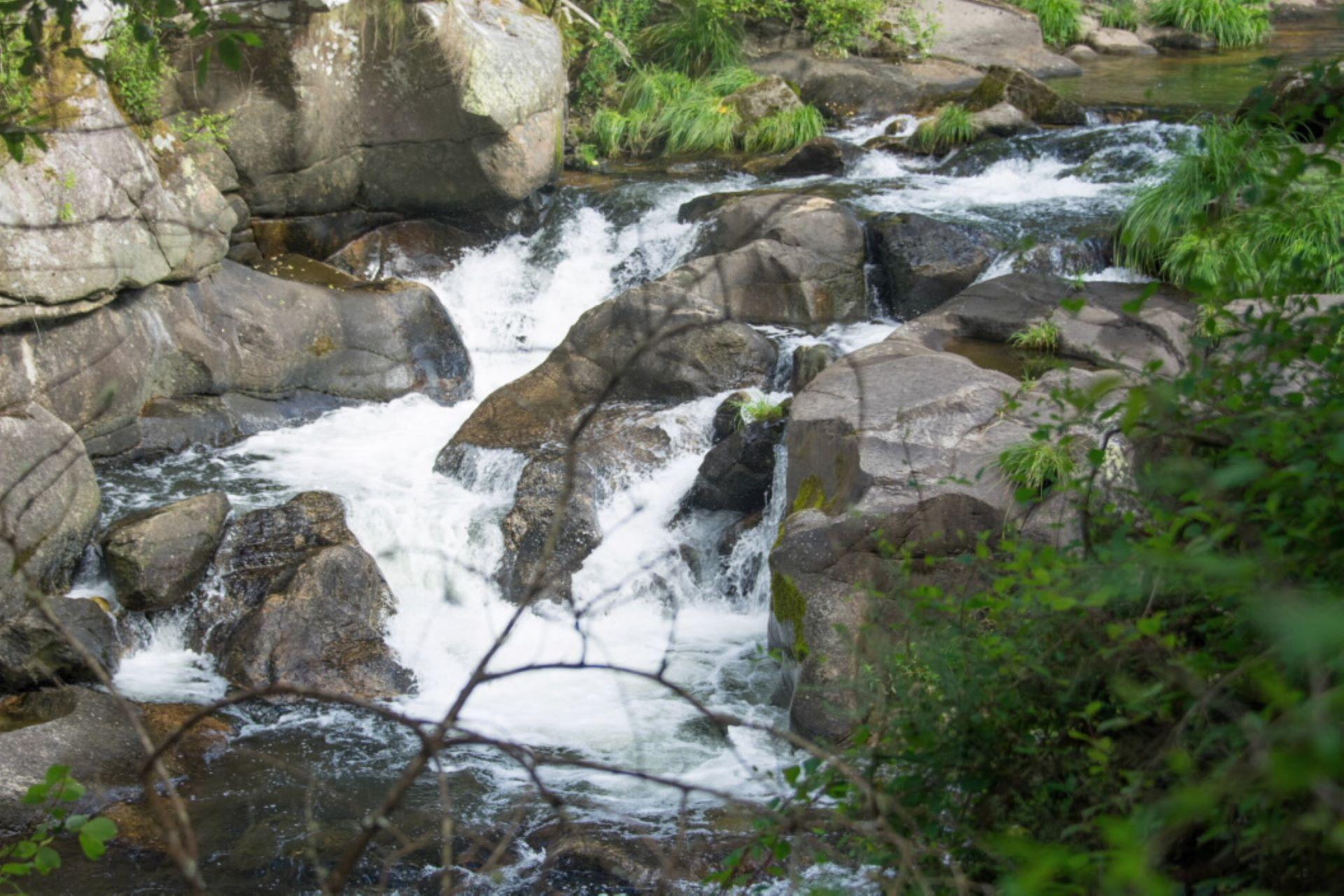 Saltos de agua en el río Cambeda Foto Turismo de Galicia