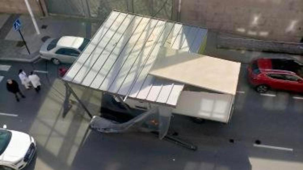 El camión tras el impacto con el Covidauto en O Ventorrillo.