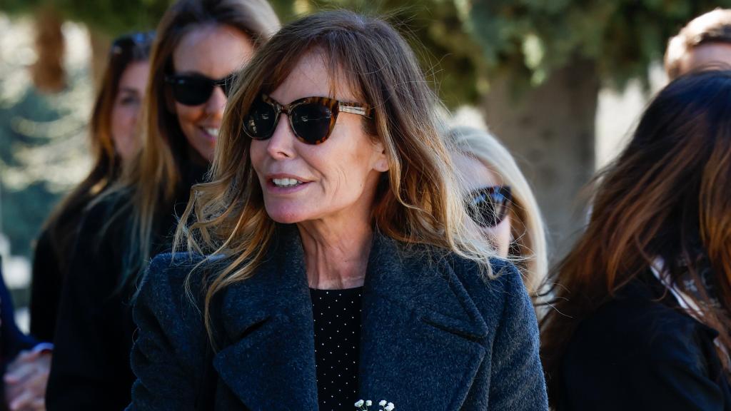 La actriz Lara Dibildos, el pasado domingo en el cementerio de La Almudena, durante el último adiós a su madre.