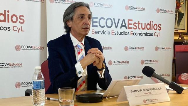 Juan Carlos de Margarida presentando los datos del Observatorio Económico y las previsiones para 2023.