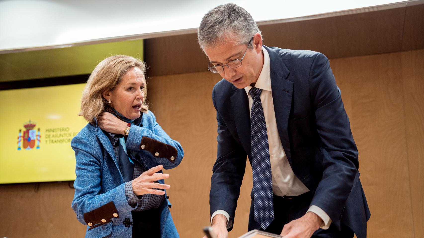 Nadia Calviño, vicepresidenta del Gobierno, y Pablo Hernández de Cos, gobernador del Banco de España.