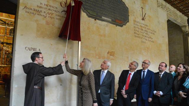 Un vítor en la Universidad de Salamanca recuerda el legado de Teresa de Jesús