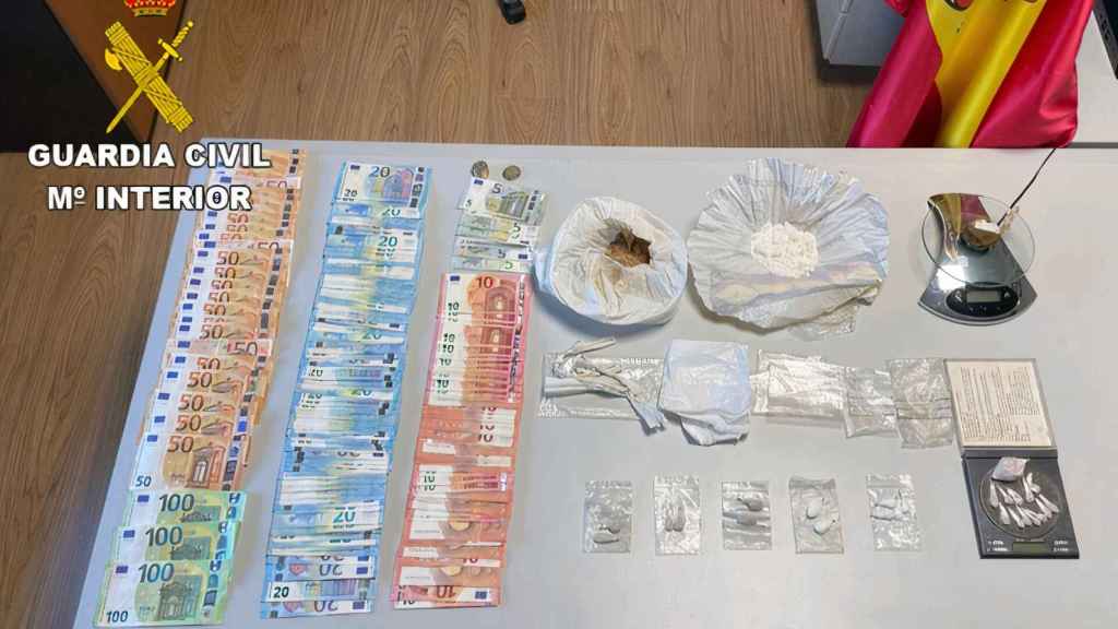 Material intervenido al detenido en Salceda de Caselas.