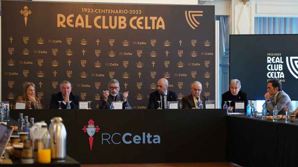 Mouriño durante la rueda de prensa del Centenario del Celta.
