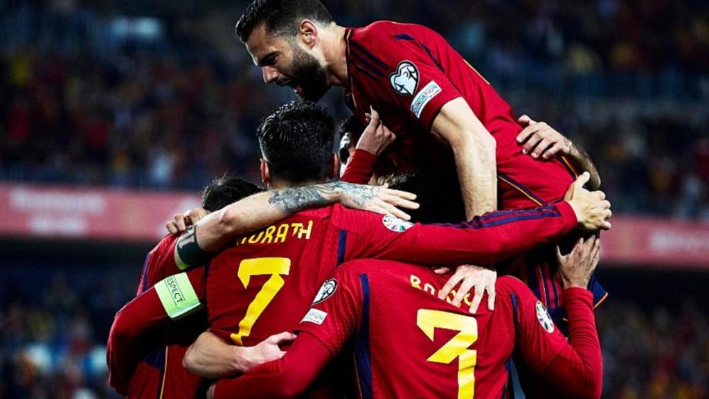 El gallego Joselu triunfa en su debut con la selección: dos goles en dos minutos