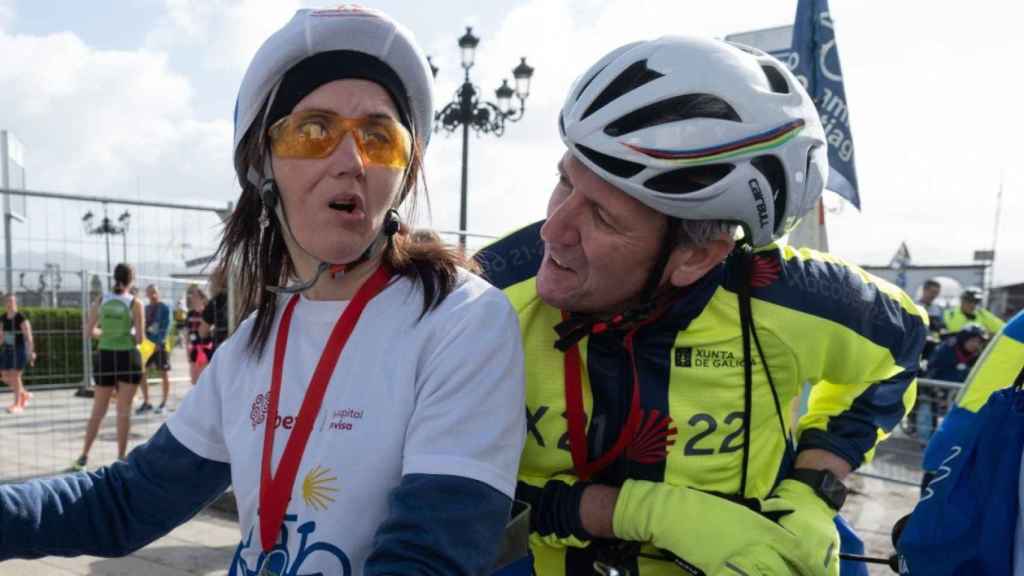 Alfonso Rueda junto a su compañera de competición, Eva