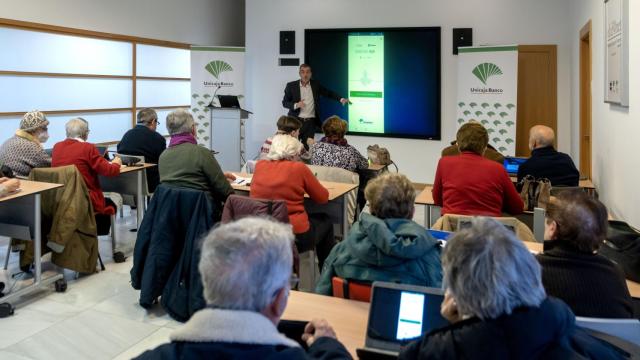 Talleres de digitalización bancaria para mayores de 60 años