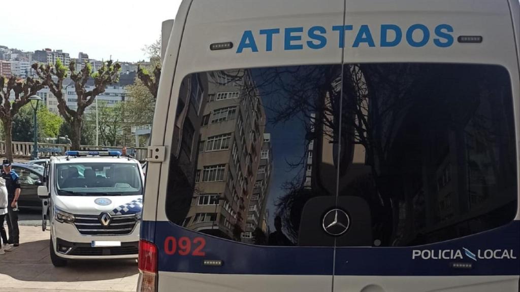 Vehículos de la Policía Local de A Coruña en una foto de archivo.