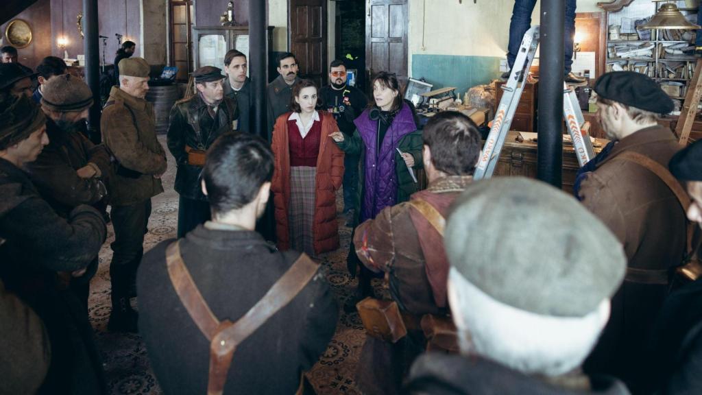 Se rueda en Galicia ‘Tratamos demasiado bien a las mujeres’ con Luis Tosar y Carmen Machi