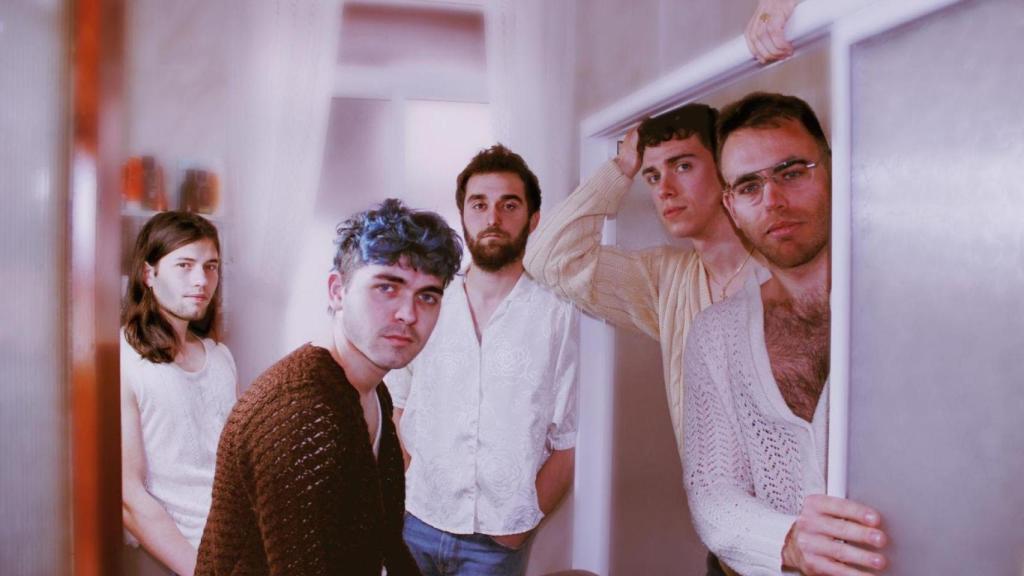 Miembros del grupo compostelano Naitinain