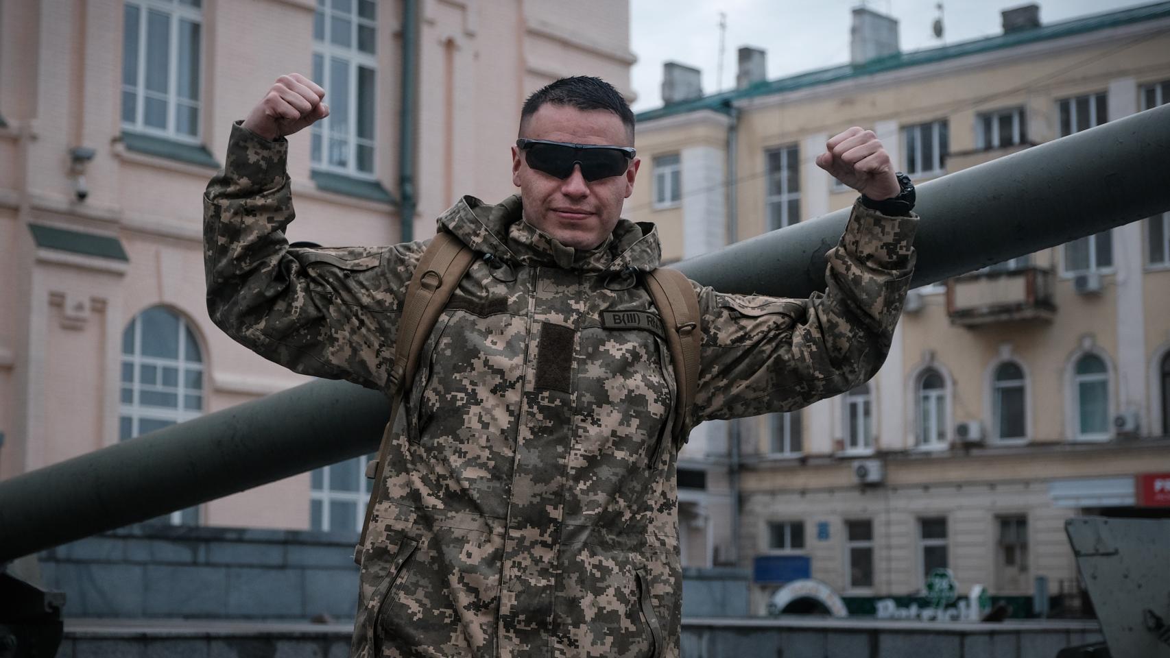 Cartelito posa para EL ESPAÑOL en la Plaza Maidan de Kharvik