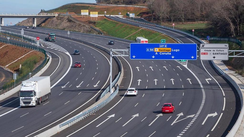 Salida de la AP-9 a la Cidade da Cultura, en Santiago de Compostela.