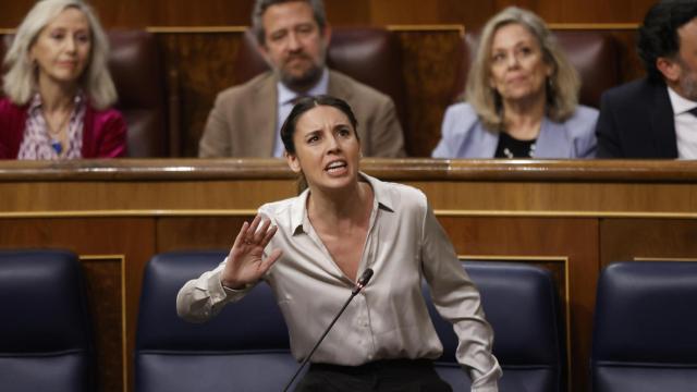 La ministra de Igualdad, Irene Montero interviene durante una sesión de control al Gobierno.