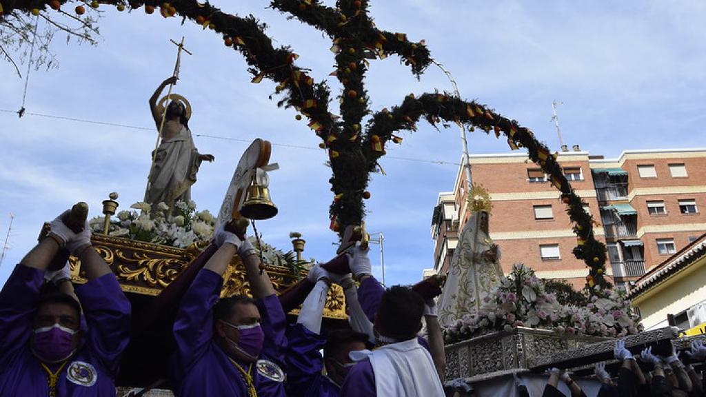 El Cristo Resucitado y la Virgen de la Soledad en el encuentro de Móstoles 2022.