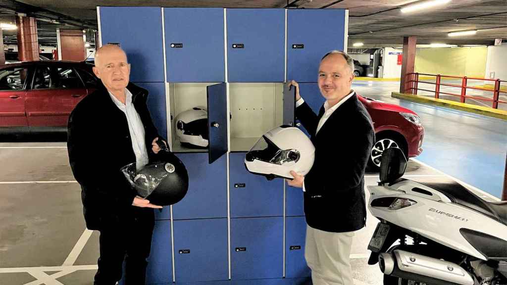 Nuevo servicio presentado por el delegado de Zona Franca, David Regades.