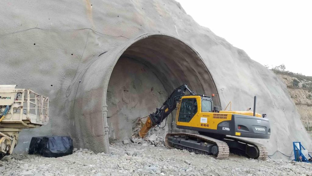 Trabajos de excavación en el Puerto Exterior
