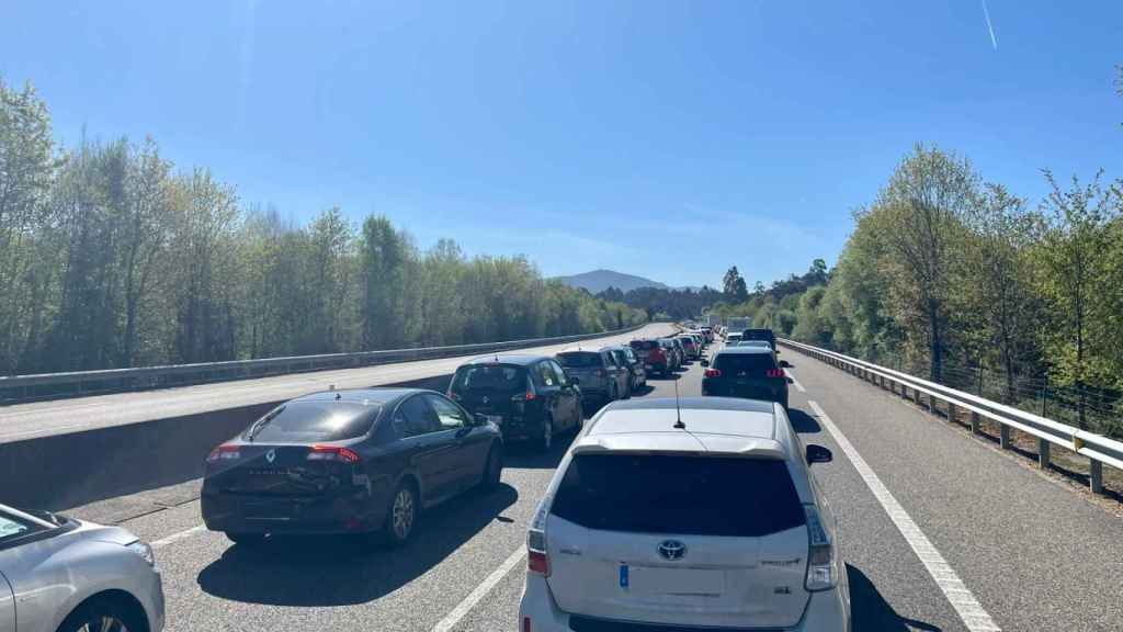 Atasco en la AP-9 al sur de Pontevedra a causa de la operación salida de Semana Santa.