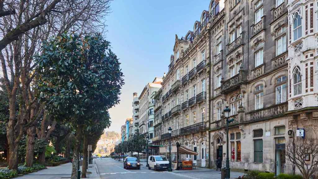 Fachada de un piso a la venta en Vigo de Ünique.