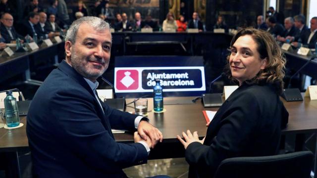 La alcaldesa Ada Colau y el primer teniente de alcalde, Jaume Collboni, del PSC.