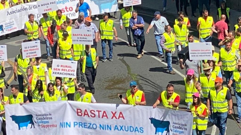 Protesta de los ganaderos esta mañana en Lugo