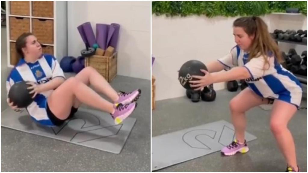 Carolina Iglesias con la camiseta del Dépor.