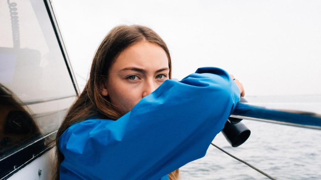 Olivia Mandle con su Jelly Cleaner para limpiar microplásticos.